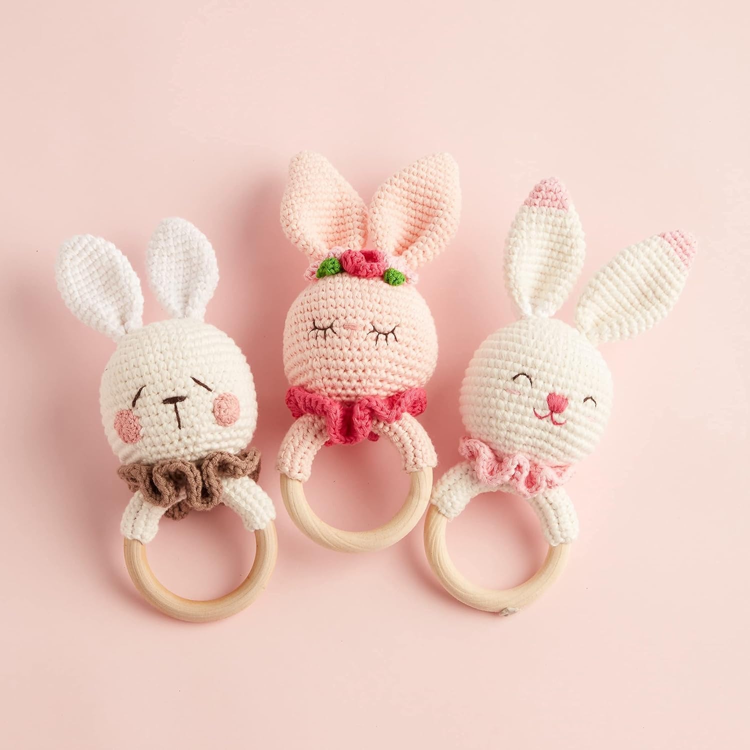 Chippi & Co Crochet Baby Rattle, Crochet Baby Toys, Stuffed Baby Doll, Organic Wooden Newborn Toys, Knitted Stuffed Animals for Babies, Christmas Gifts for Expecting Mom (Olive the Cheerful Bunny)