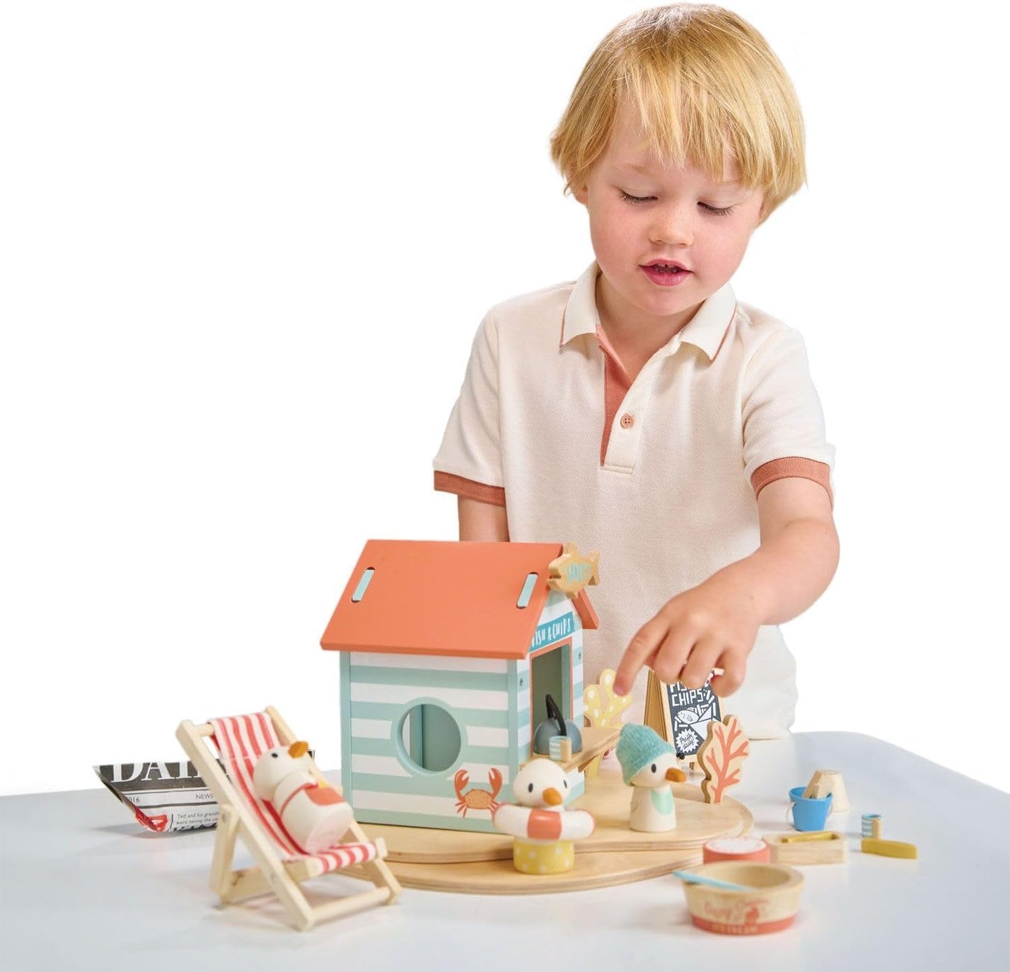 Tender Leaf Toys - Sandy’S Beach Hut - Wooden Toy Seagull Family with Fish and Chips Beach Hut and Accessories - Imaginative Play Set - Develop Creative Storytelling - Fine Motor Skills - Age 3+