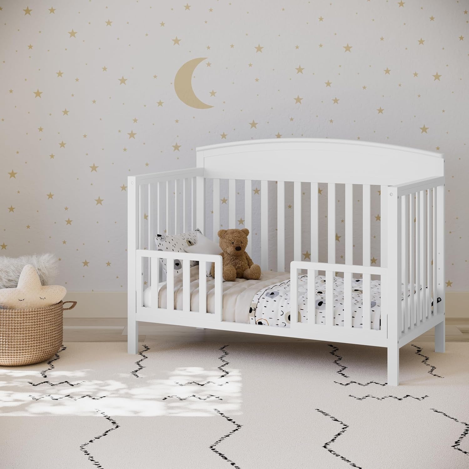 Graco Benton 5-In-1 Convertible Crib (White) – GREENGUARD Gold Certified, Converts from Baby Crib to Toddler Bed, Daybed and Full-Size Bed, Fits Standard Full-Size Crib Mattress