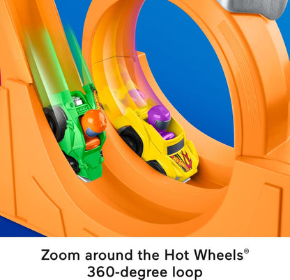 Fisher-Price Little People Toddler Toy Hot Wheels Spiral Stunt Speedway Race Track Playset with 2 Cars for Pretend Play Kids Ages 18+ Months