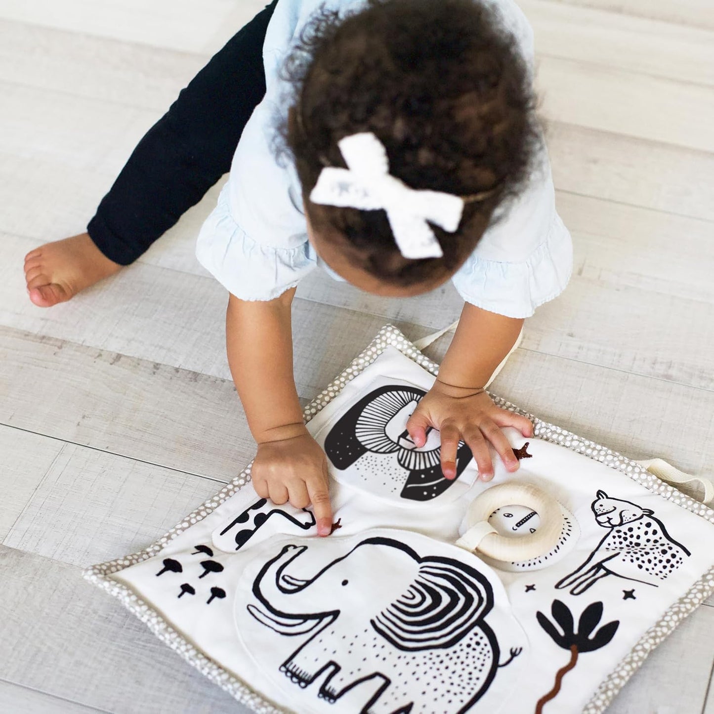 Wee Gallery Organic Safari Activity Pad - High Contrast Tummy Time Play Mat with 6 Interactive Activities - Soft Sensory Toys for Babies - Visual & Motor Skill Development Toy