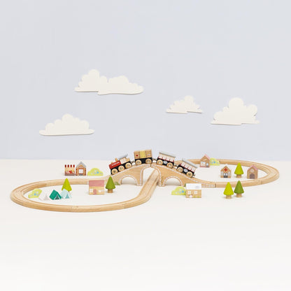 Le Toy Van Wooden Train Set with Figure of 8 Train Track, Plastic Free Set with Universal Compatible Train Track, Suitable for 36+ Months, Girls and Boys, TV702